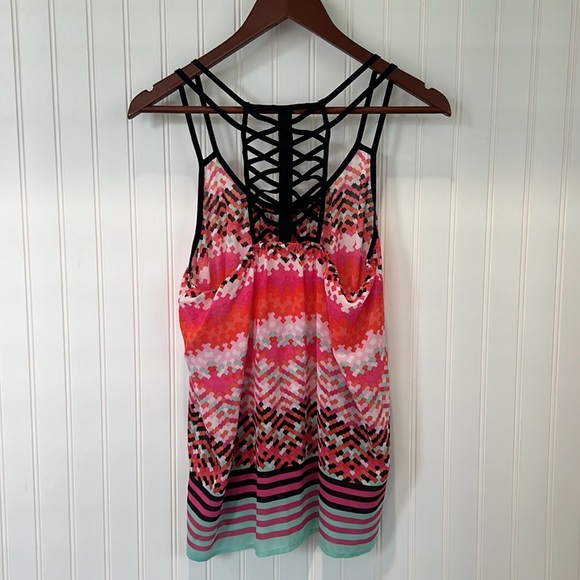 Geometric Tank Top - Picture 3 of 7